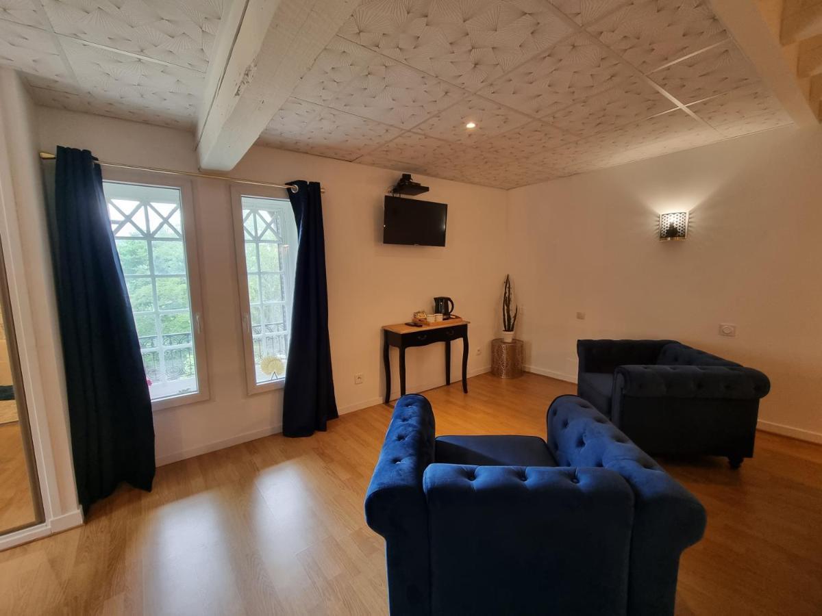Le Manoir- Cluny Bed & Breakfast ภายนอก รูปภาพ