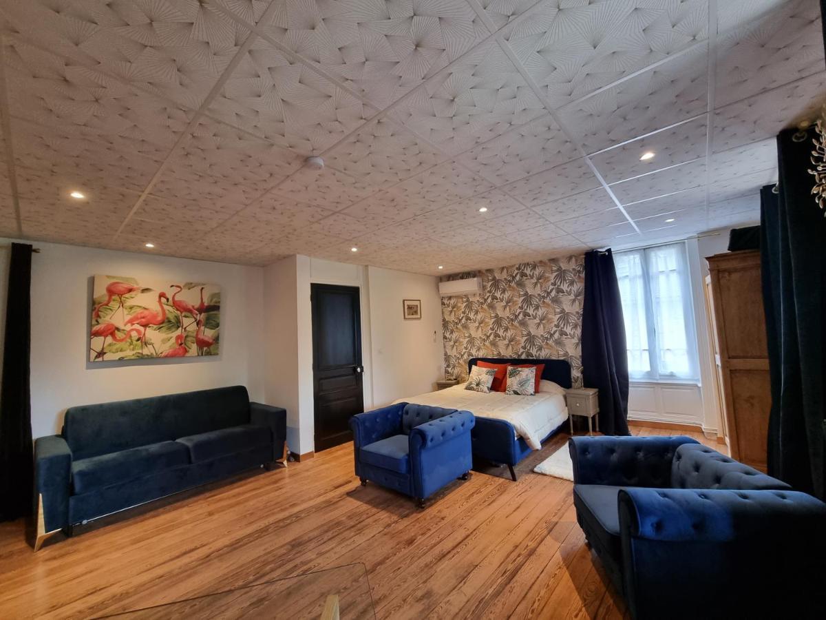 Le Manoir- Cluny Bed & Breakfast ภายนอก รูปภาพ