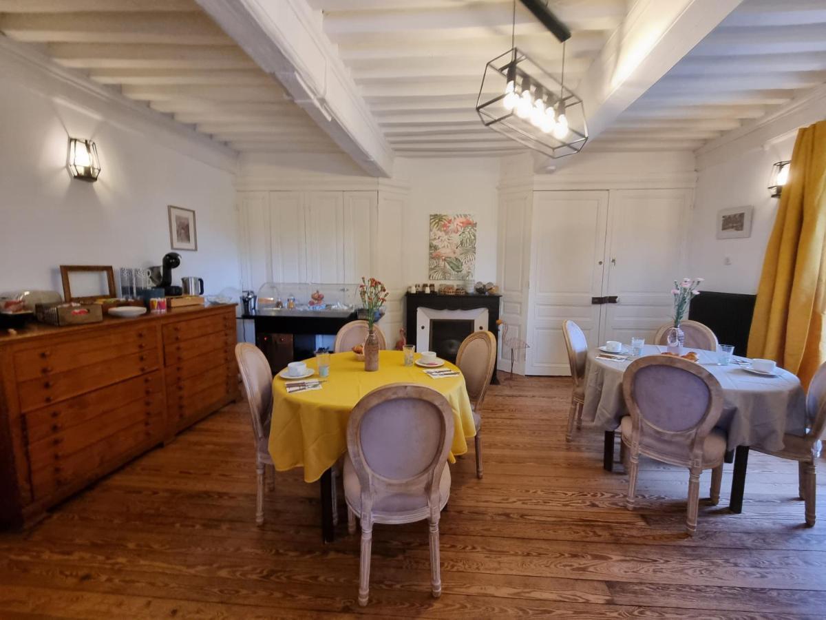 Le Manoir- Cluny Bed & Breakfast ภายนอก รูปภาพ