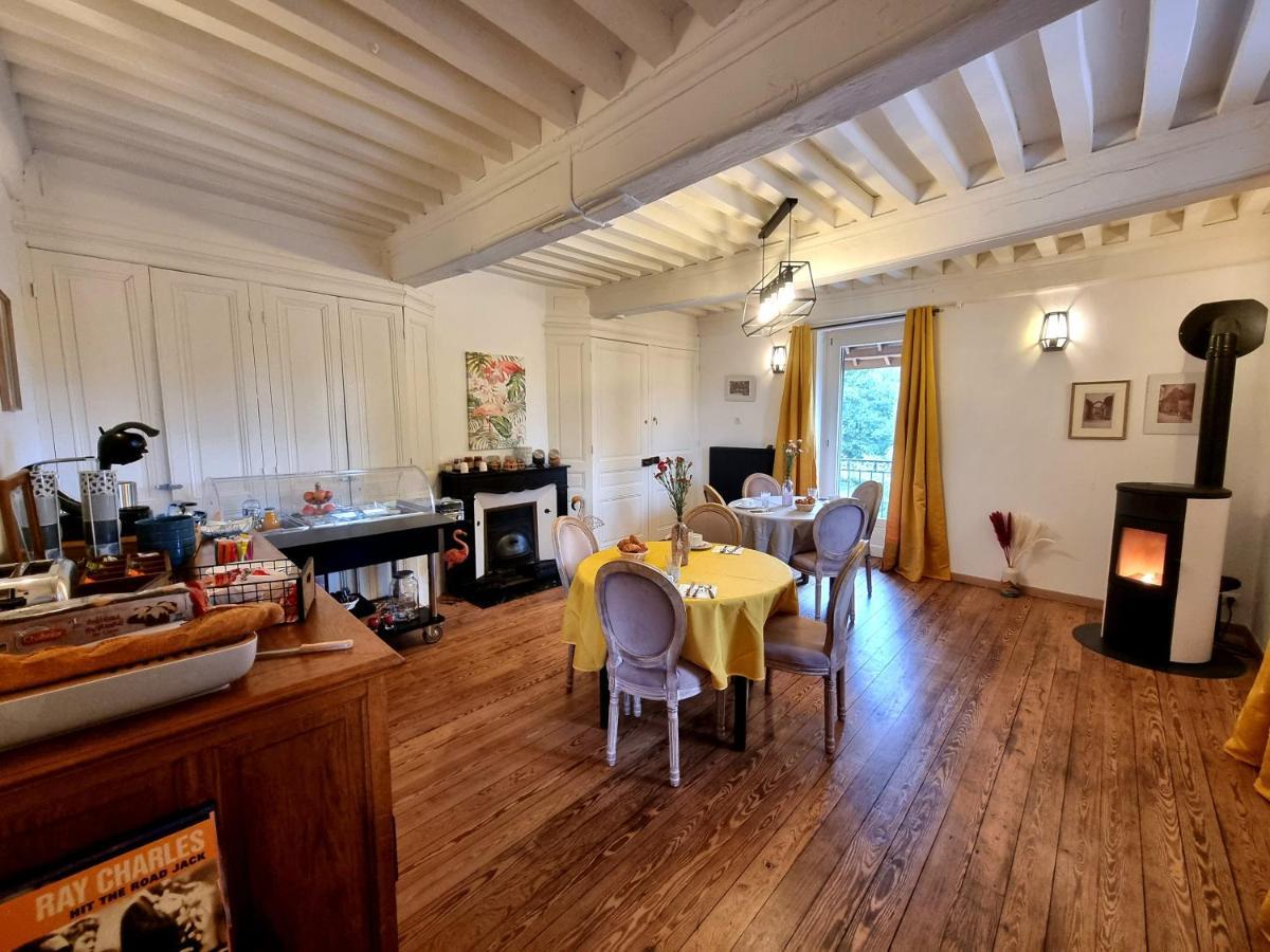 Le Manoir- Cluny Bed & Breakfast ภายนอก รูปภาพ