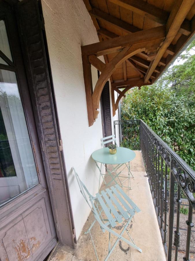 Le Manoir- Cluny Bed & Breakfast ภายนอก รูปภาพ