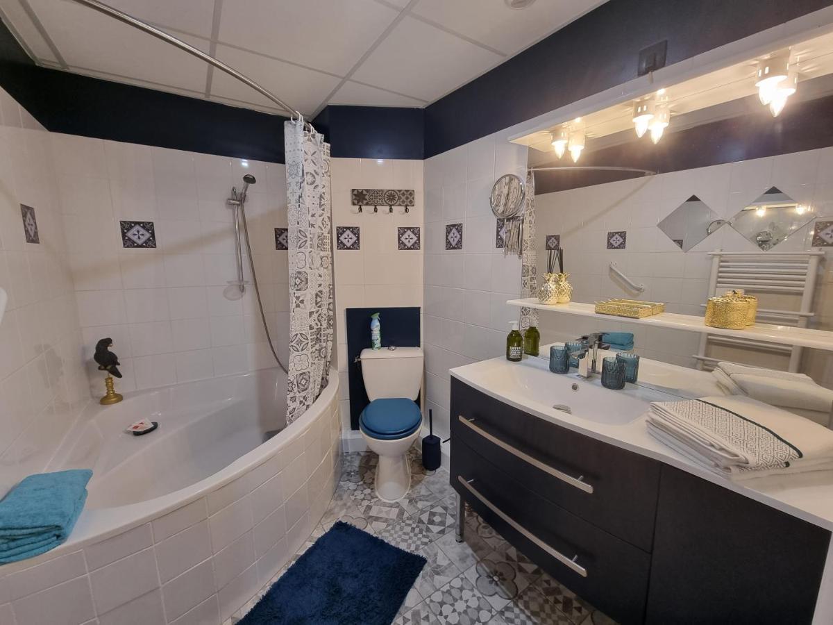 Le Manoir- Cluny Bed & Breakfast ภายนอก รูปภาพ