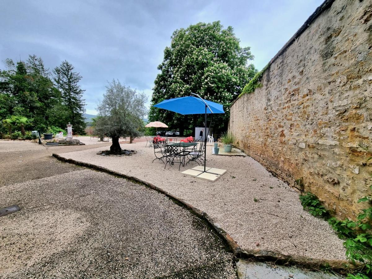 Le Manoir- Cluny Bed & Breakfast ภายนอก รูปภาพ