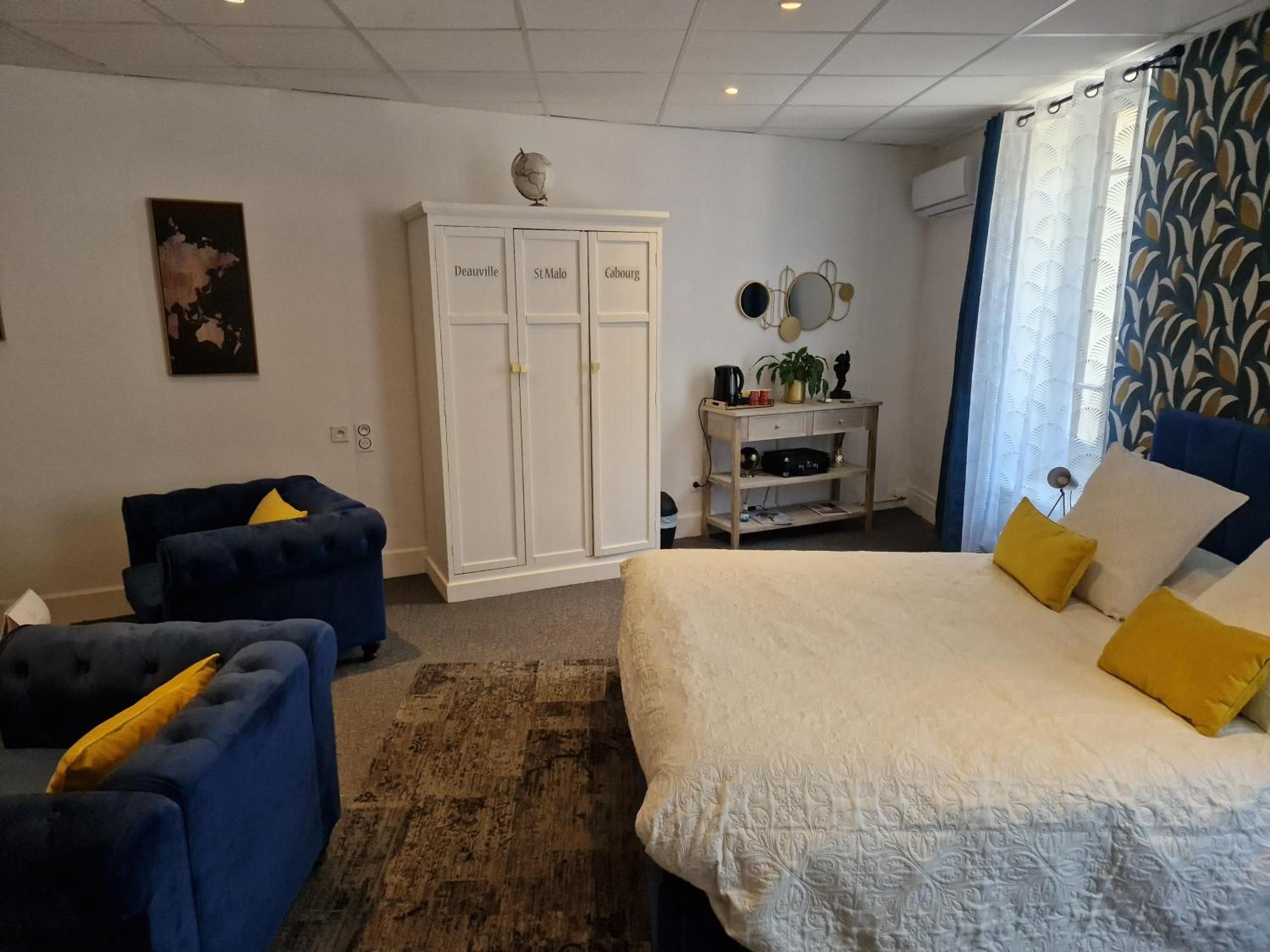 Le Manoir- Cluny Bed & Breakfast ภายนอก รูปภาพ